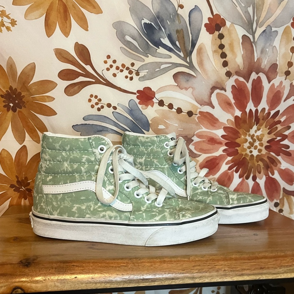 Vans Women’s 5 Green White High Top Lace Up Skater School Spring Fall Sneakers